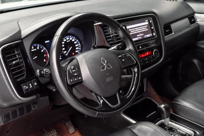 Mitsubishi Outlander III Рестайлинг 3 с пробегом 2019 года, цена 1 950 000 рублей, 211728 км, внедорожник, Автокод Объявления