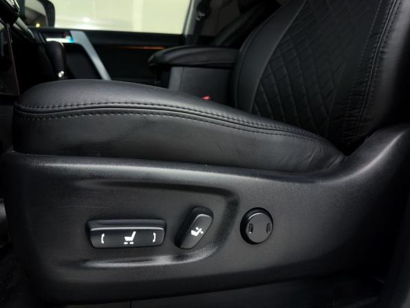 Toyota Land Cruiser Prado 150 Series Рестайлинг 1 с пробегом 2016 года, цена 3 199 000 рублей, 259000 км, внедорожник, Автокод Объявления