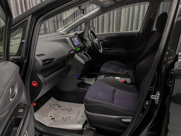 Toyota Wish II Рестайлинг с пробегом 2015 года, цена 1 490 000 рублей, 139000 км, минивэн, Автокод Объявления