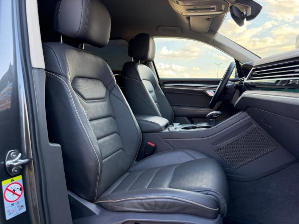 Volkswagen Touareg III с пробегом 2019 года, цена 3 420 000 рублей, 256000 км, внедорожник, Автокод Объявления