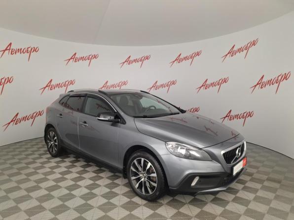 Volvo V40 Cross Country I Рестайлинг с пробегом 2019 года, цена 2 100 000 рублей, 53244 км, хэтчбек, Автокод Объявления