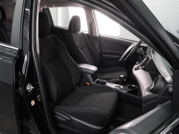 Toyota RAV4 IV (XA40) Рестайлинг с пробегом 2017 года, цена 1 799 000 рублей, 240910 км, внедорожник, Автокод Объявления