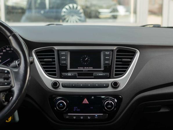 Hyundai Solaris II с пробегом 2017 года, цена 1 280 000 рублей, 100009 км, седан, Автокод Объявления