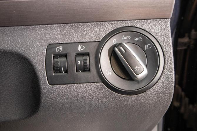 Volkswagen Touran I Рестайлинг 2 с пробегом 2013 года, цена 899 000 рублей, 13700 км, компактвэн, Автокод Объявления