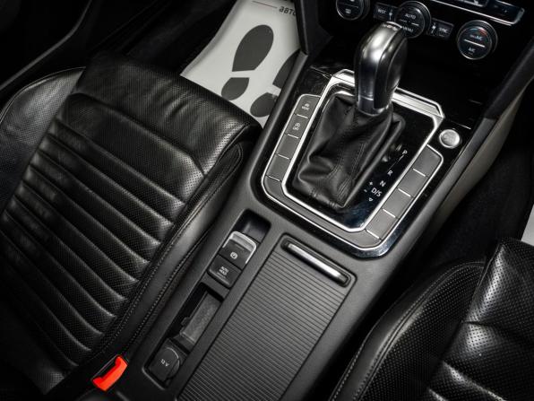 Volkswagen Passat B8 с пробегом 2017 года, цена 1 690 000 рублей, 162850 км, универсал, Автокод Объявления