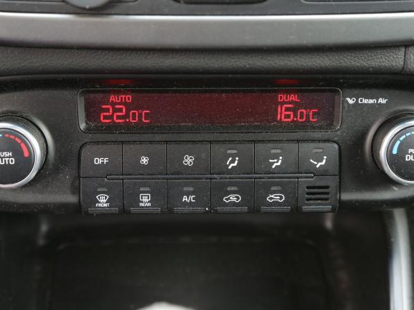 Kia Carens III (RP) с пробегом 2016 года, цена 1 453 000 рублей, 203030 км, компактвэн, Автокод Объявления