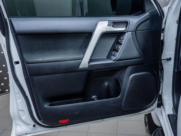 Toyota Land Cruiser Prado 150 Series Рестайлинг 2 с пробегом 2019 года, цена 4 260 000 рублей, 109348 км, внедорожник, Автокод Объявления