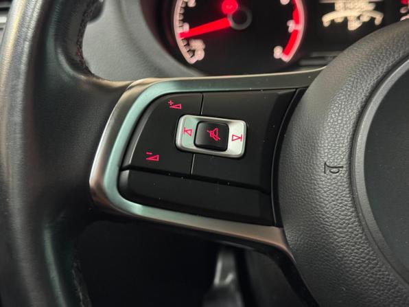 Volkswagen Polo V Рестайлинг с пробегом 2019 года, цена 1 240 000 рублей, 101440 км, седан, Автокод Объявления