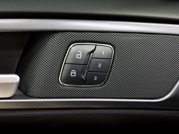 Ford Mondeo V с пробегом 2018 года, цена 1 950 000 рублей, 100154 км, седан, Автокод Объявления
