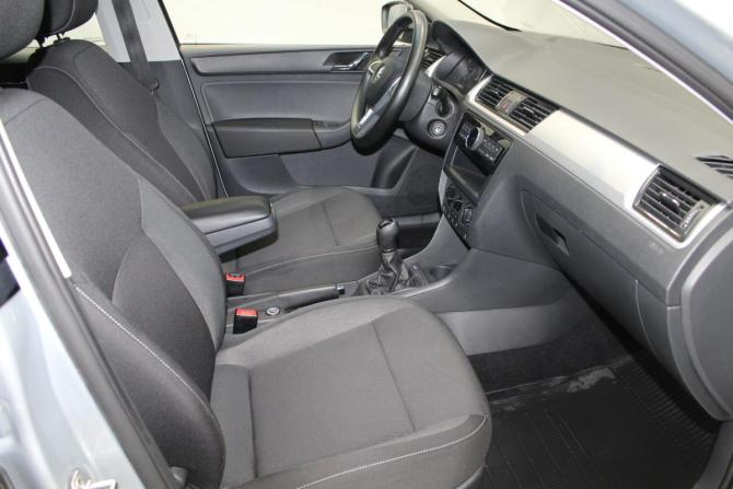 Skoda Rapid I с пробегом 2015 года, цена 769 000 рублей, 200741 км, лифтбек, Автокод Объявления