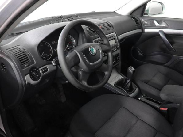 Skoda Octavia II (A5) Рестайлинг с пробегом 2012 года, цена 847 000 рублей, 176988 км, лифтбек, Автокод Объявления