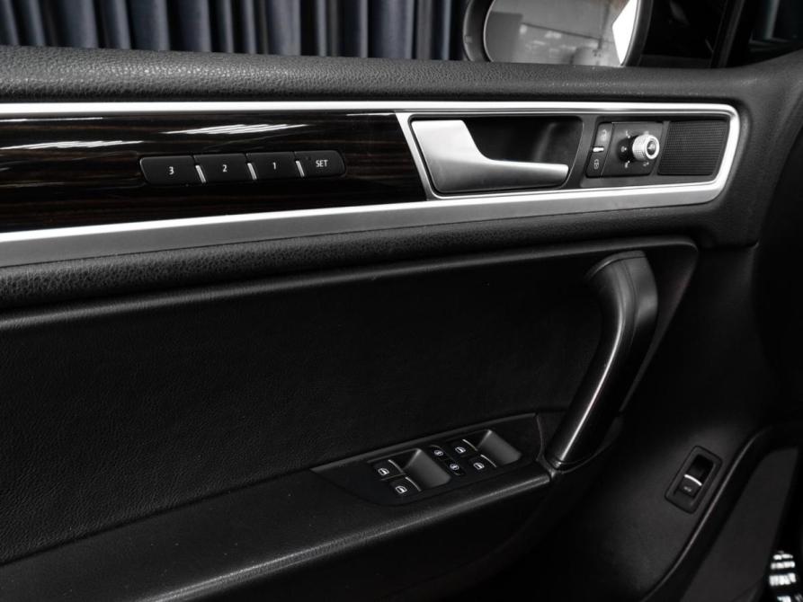 Volkswagen Touareg II Рестайлинг Тюмень  - изображение 23