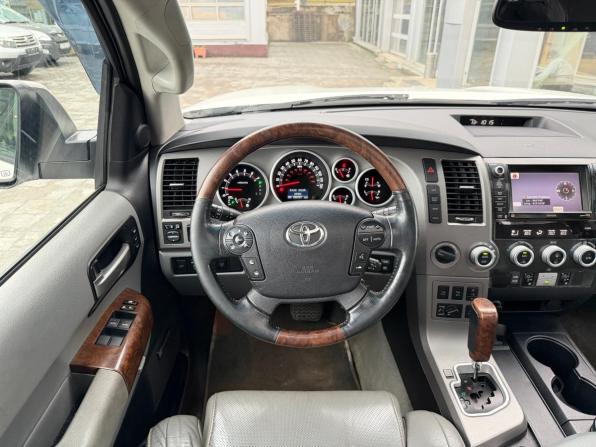Toyota Sequoia II с пробегом 2010 года, цена 2 085 000 рублей, 454683 км, внедорожник, Автокод Объявления