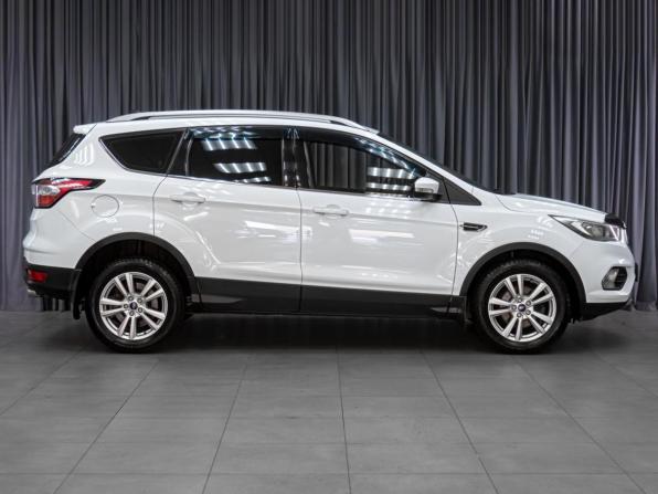 Ford Kuga II Рестайлинг с пробегом 2017 года, цена 1 769 000 рублей, 187472 км, внедорожник, Автокод Объявления