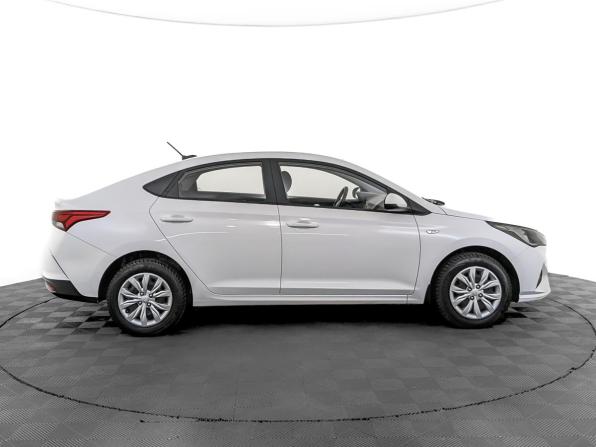 Hyundai Solaris II Рестайлинг с пробегом 2022 года, цена 1 640 000 рублей, 70359 км, седан, Автокод Объявления