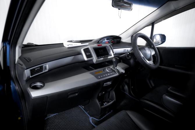 Honda Freed I Рестайлинг с пробегом 2013 года, цена 1 099 000 рублей, 202831 км, компактвэн, Автокод Объявления