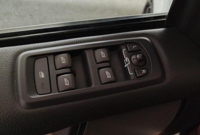 Land Rover Discovery IV Рестайлинг с пробегом 2015 года, цена 2 660 000 рублей, 157000 км, внедорожник, Автокод Объявления