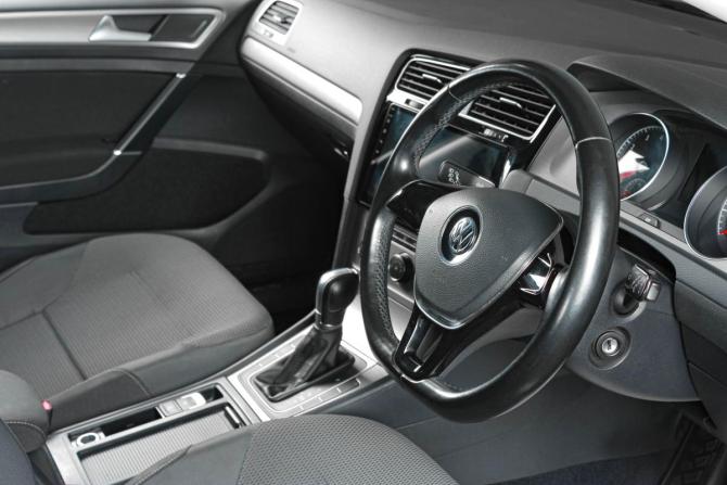 Volkswagen Golf VII с пробегом 2014 года, цена 899 000 рублей, 135700 км, универсал, Автокод Объявления
