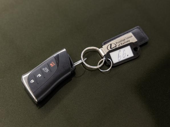 Lexus RX V с пробегом 2023 года, цена 7 598 000 рублей, 13688 км, внедорожник, Автокод Объявления
