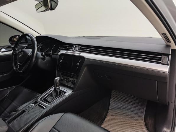 Volkswagen Passat B8 с пробегом 2015 года, цена 1 800 000 рублей, 134010 км, седан, Автокод Объявления