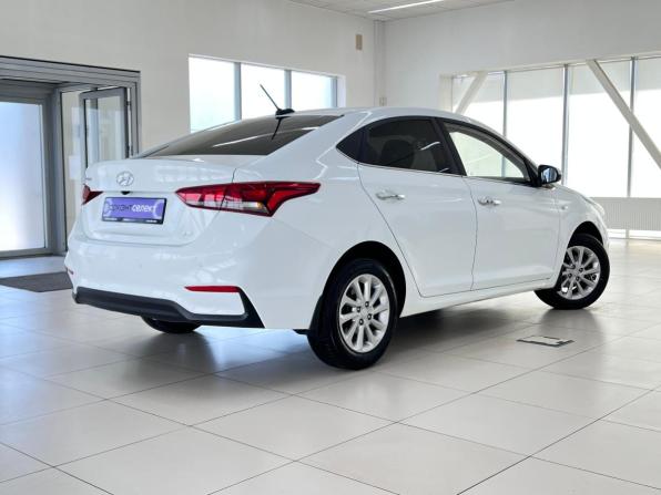 Hyundai Solaris II с пробегом 2017 года, цена 1 379 000 рублей, 112529 км, седан, Автокод Объявления