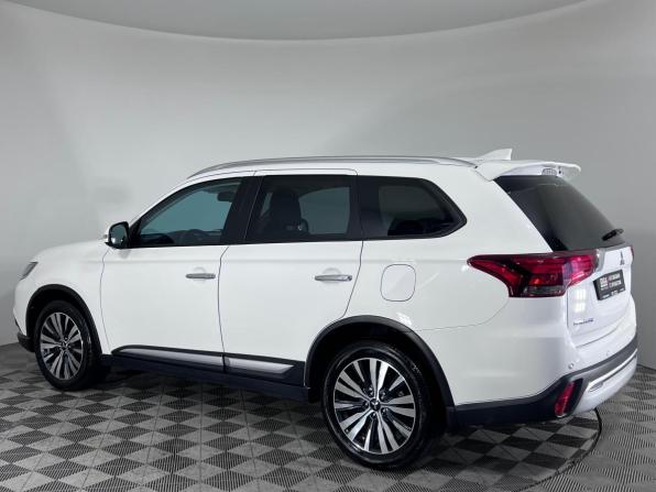 Mitsubishi Outlander III Рестайлинг 3 с пробегом 2020 года, цена 2 620 000 рублей, 63613 км, внедорожник, Автокод Объявления