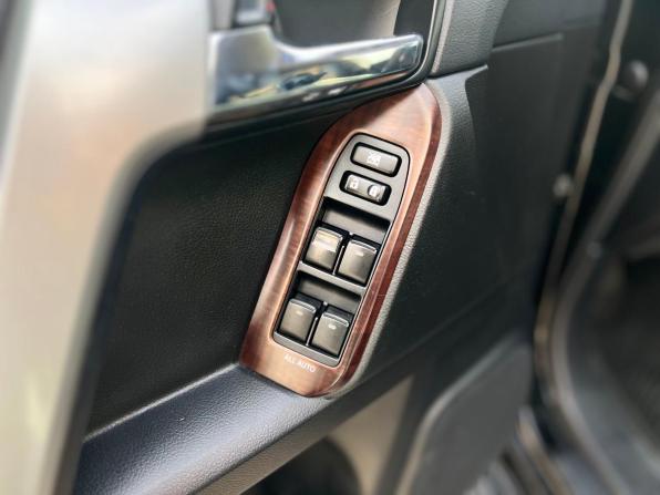 Toyota Land Cruiser Prado 150 Series Рестайлинг 2 с пробегом 2017 года, цена 4 000 000 рублей, 151464 км, внедорожник, Автокод Объявления