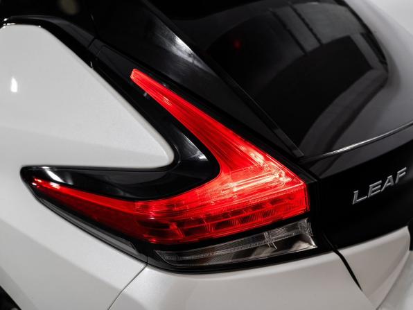 Nissan Leaf II (ZE1) с пробегом 2017 года, цена 1 740 000 рублей, 108264 км, хэтчбек, Автокод Объявления