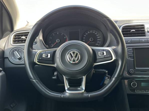 Volkswagen Polo V Рестайлинг с пробегом 2019 года, цена 1 550 000 рублей, 48484 км, седан, Автокод Объявления