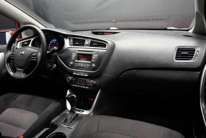 Kia Ceed II Рестайлинг с пробегом 2018 года, цена 1 444 000 рублей, 182923 км, хэтчбек, Автокод Объявления