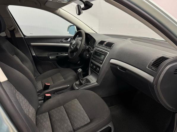 Skoda Octavia II (A5) Рестайлинг с пробегом 2012 года, цена 690 000 рублей, 206235 км, лифтбек, Автокод Объявления