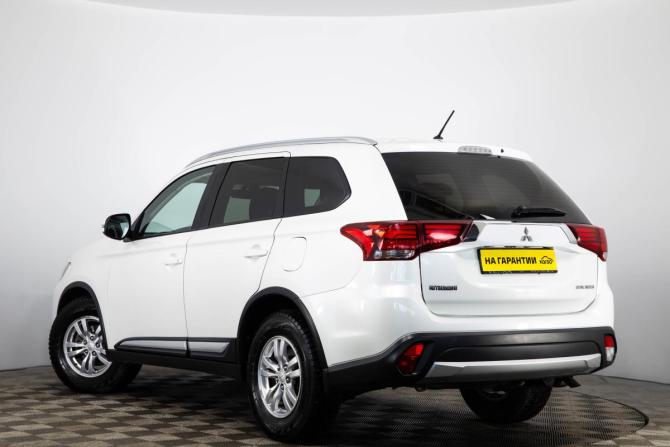 Mitsubishi Outlander III Рестайлинг 2 с пробегом 2015 года, цена 1 759 000 рублей, 153088 км, внедорожник, Автокод Объявления