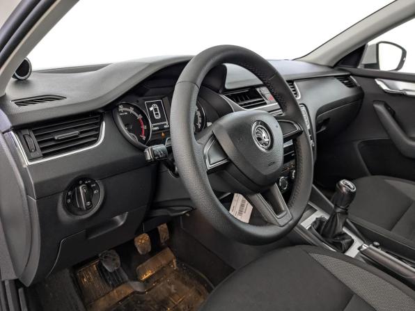 Skoda Octavia III (A7) Рестайлинг с пробегом 2019 года, цена 1 215 000 рублей, 170784 км, лифтбек, Автокод Объявления