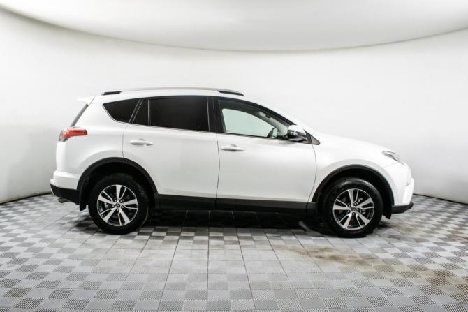 Toyota RAV4 IV (XA40) Рестайлинг с пробегом 2018 года, цена 1 690 000 рублей, 385285 км, внедорожник, Автокод Объявления