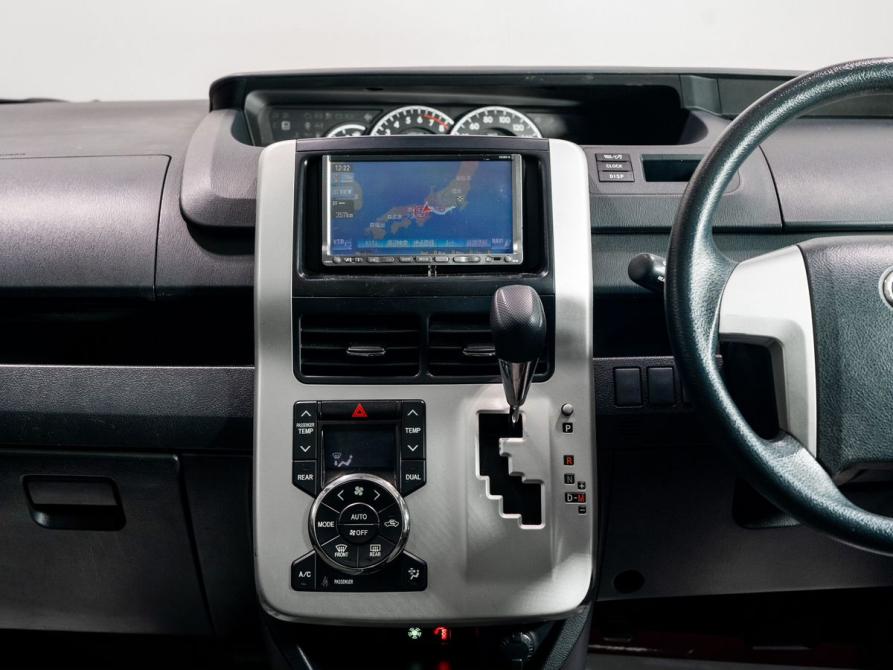 Toyota Voxy II (R70) Рестайлинг Чита  - изображение 11