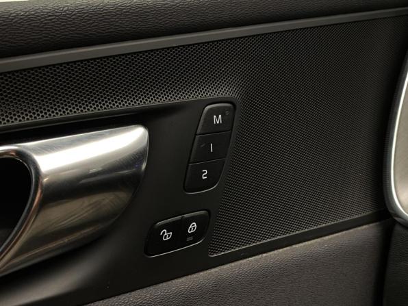 Volvo XC60 II Рестайлинг с пробегом 2021 года, цена 4 150 000 рублей, 25000 км, внедорожник, Автокод Объявления