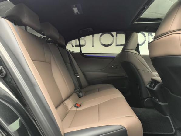 Lexus ES VII Рестайлинг 2 с пробегом 2025 года, цена 5 198 000 рублей, 6820 км, седан, Автокод Объявления