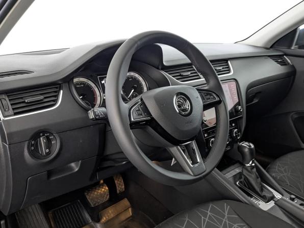 Skoda Octavia III (A7) Рестайлинг с пробегом 2019 года, цена 1 925 000 рублей, 99888 км, лифтбек, Автокод Объявления