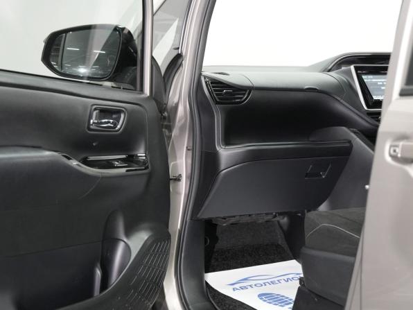 Toyota Noah III (R80) Рестайлинг с пробегом 2018 года, цена 2 340 000 рублей, 78502 км, минивэн, Автокод Объявления