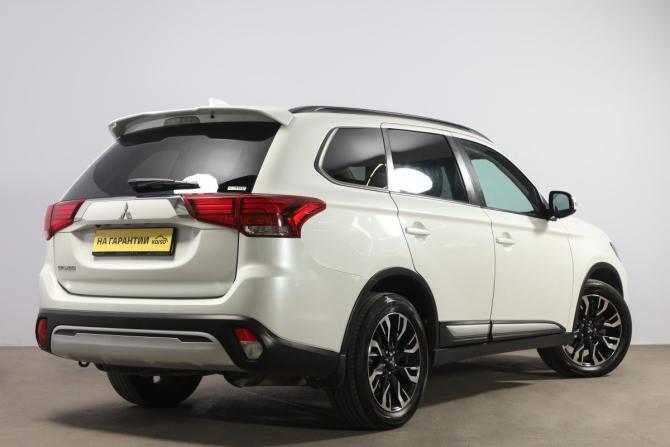 Mitsubishi Outlander III Рестайлинг 3 с пробегом 2021 года, цена 2 699 000 рублей, 108777 км, внедорожник, Автокод Объявления
