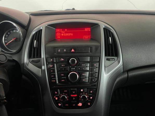 Opel Astra J Рестайлинг с пробегом 2013 года, цена 650 000 рублей, 251271 км, седан, Автокод Объявления