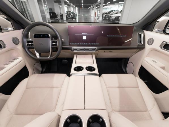 Li Auto (Lixiang) L9 I с пробегом 2023 года, цена 6 490 000 рублей, 38020 км, внедорожник, Автокод Объявления