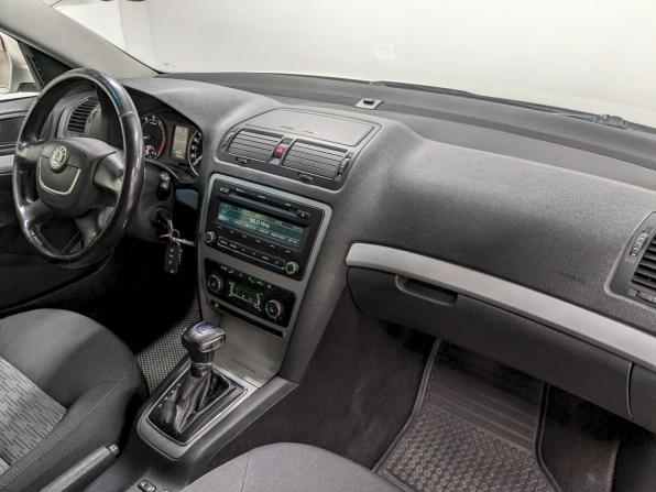Skoda Octavia II (A5) Рестайлинг с пробегом 2012 года, цена 750 000 рублей, 289552 км, лифтбек, Автокод Объявления