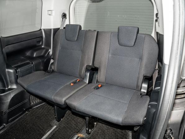 Toyota Noah III (R80) Рестайлинг с пробегом 2017 года, цена 1 970 000 рублей, 147099 км, минивэн, Автокод Объявления