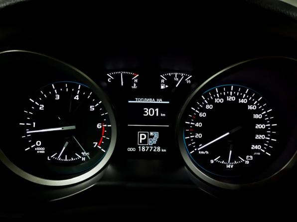 Toyota Land Cruiser 200 Series Рестайлинг 1 с пробегом 2014 года, цена 3 955 000 рублей, 187565 км, внедорожник, Автокод Объявления