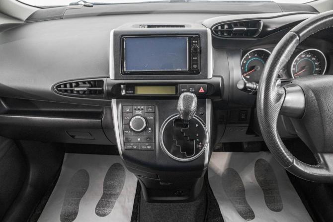 Toyota Wish II с пробегом 2010 года, цена 1 349 000 рублей, 143000 км, минивэн, Автокод Объявления