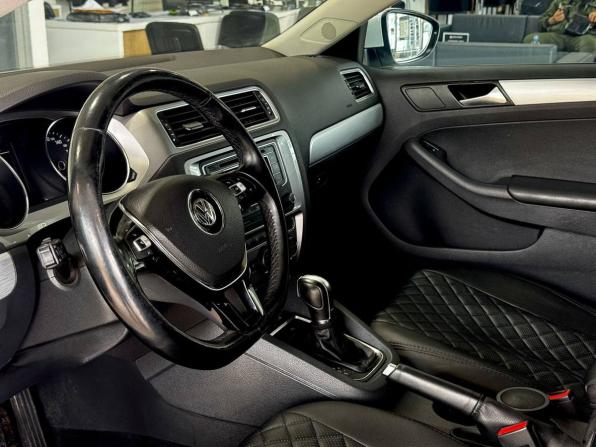 Volkswagen Jetta VI Рестайлинг с пробегом 2017 года, цена 1 549 900 рублей, 90000 км, седан, Автокод Объявления