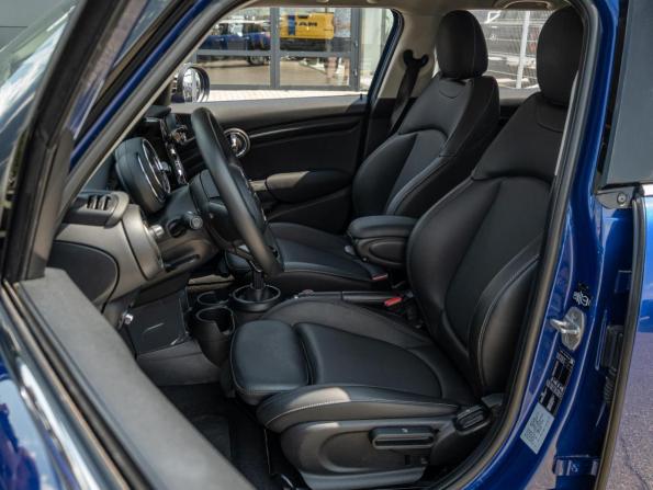 Mini Hatch III (F55/F56) Рестайлинг с пробегом 2020 года, цена 2 230 000 рублей, 59469 км, хэтчбек, Автокод Объявления