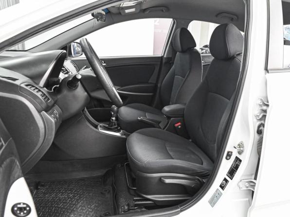 Hyundai Solaris I с пробегом 2013 года, цена 779 000 рублей, 117613 км, седан, Автокод Объявления