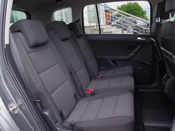 Volkswagen Touran II с пробегом 2017 года, цена 1 529 000 рублей, 410000 км, компактвэн, Автокод Объявления